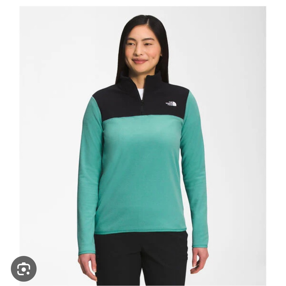 The North Face Women's 1/4 zip hoodie
